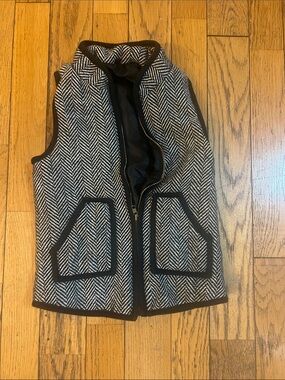 Kids Herringbone Vest in Black & White – Lightweight Layering